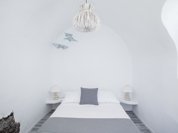 Mill House Studios and Suites Santorini design boutique hotel con enCANTO