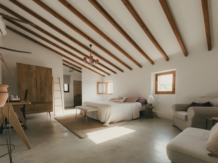 Hotel Casa Mona. Vacaciones en familia. Retiro de yoga y bienestar.  Hoteles con encanto en Mallorca, pueblo de Llubí. Acogedor y en el centro de Mallorca. Escapada romántica en pareja. 