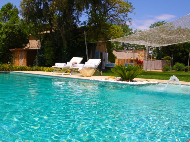 Piscina en Mas Carreras 1846 hotel boutique Masia Costa Brava Girona