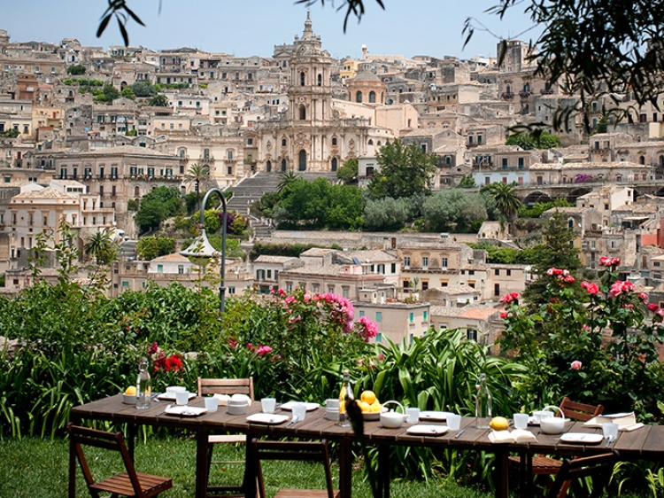 El desayuno en el jardín