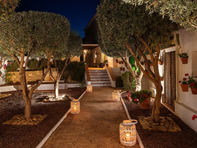 Zona exterior del Cortijo El Sarmiento. Vacaciones en Mojácar, Almería. Alojamiento con piscina en Andalucía. 