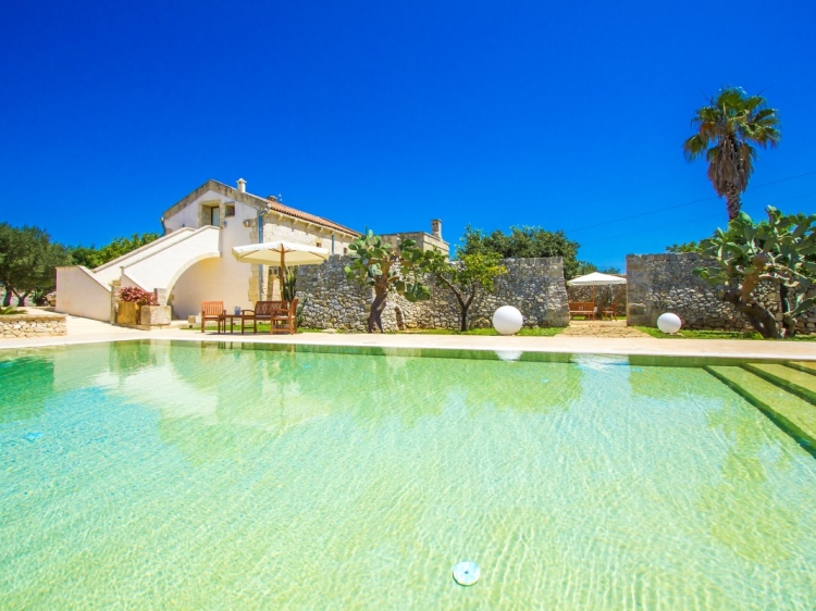 hotel Relais Masseria DON AGOSTINO in Martano Puglia piscina con encanto