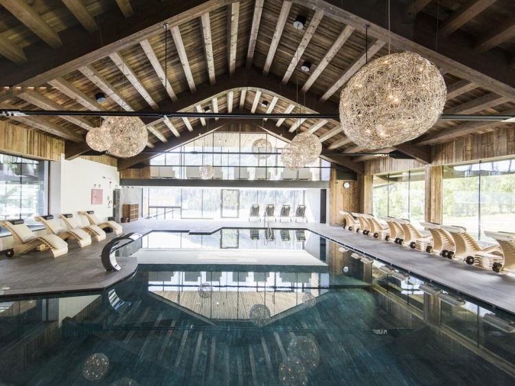 arthotel capella bienestar piscina