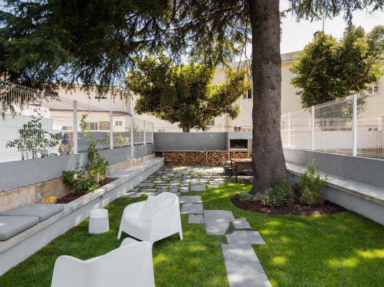Jardín Baumhaus Serviced Apartmentos Porto Portugal con encanto
