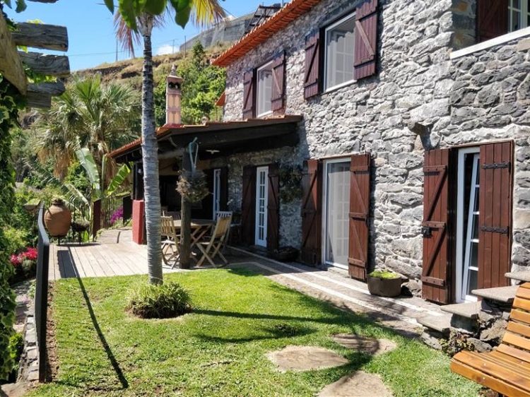 Escapada en Calhau Grande Arco da Calheta Madeira esfera privada deporte náutico gatear jardín 