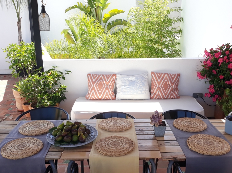 hotel boutique y b&b en Tavira algarve Calçada Guesthouse terraza con encanto