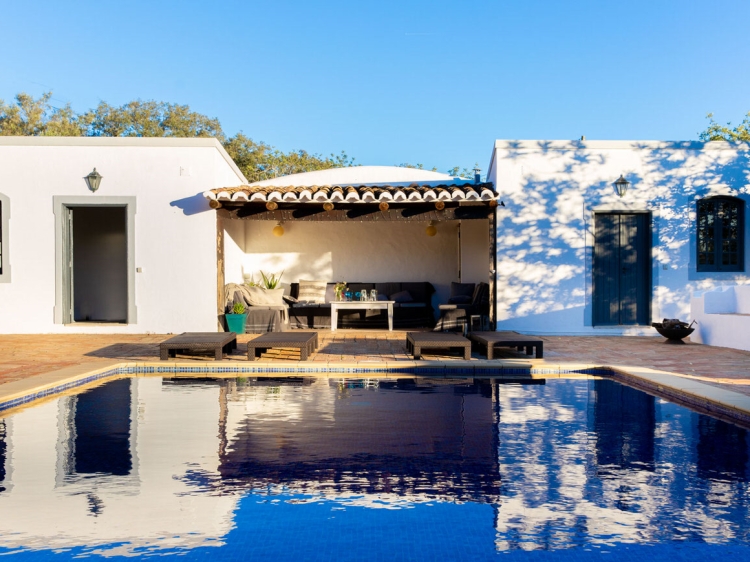 Escapada Quinta das Estrelas São Brás de Alportel Algarve piscina al aire libre terraza