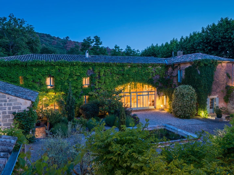Mas des Saint-Victor-des-Oules hoteles / Languedoc y Rosellón casitas con encanto patio