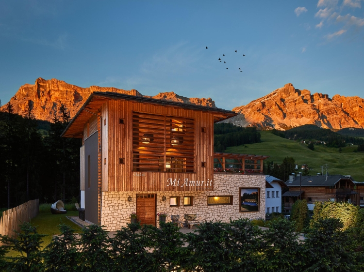 71 / 5000 Translation results Chalet en Alta Badia con piscina impresionantes vistas Alto Adige Italia 