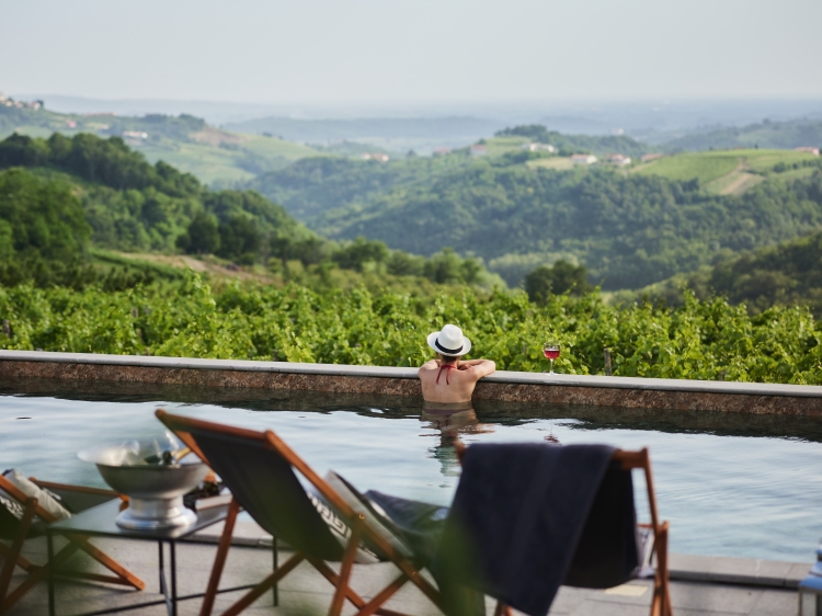 Piscina exterior, Peterc Vineyard Estate, SecretPlaces, Kojsko, Brda