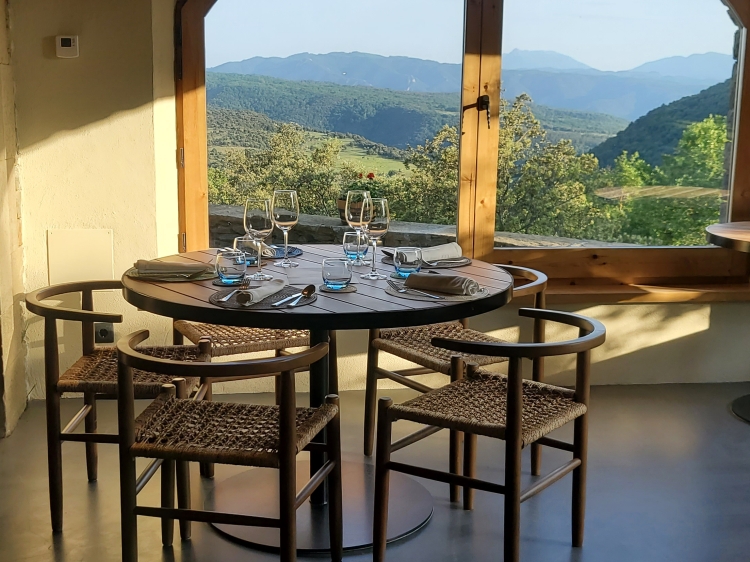 Masia Santa Llúcia hotel hermoso Catalonia Secretplaces restaurante