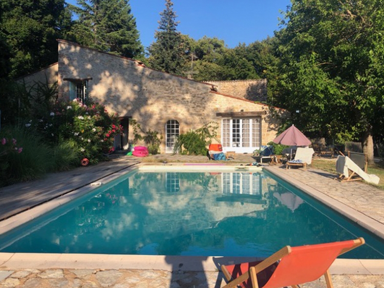 piscina del Hotel Ferme La Pavillon Prtovence Francia, hotel rural con encanto