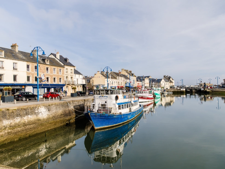 Apartamento con encanto y vistas al mar en el corazón del antiguo puerto de Port-en-Bessin, Normandía.