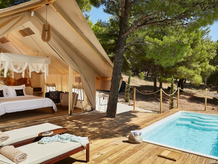 Abeille Maison Glamping Resort Zlatni Rat, one-bedroom luxury tent