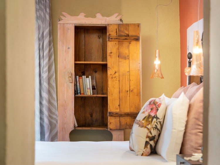 Villa Vetrichina – una romántica y encantadora masseria en la Toscana Villa de alquiler con 6 dormitorios dobles con baño privado + 1 suite doble/familiar, piscina