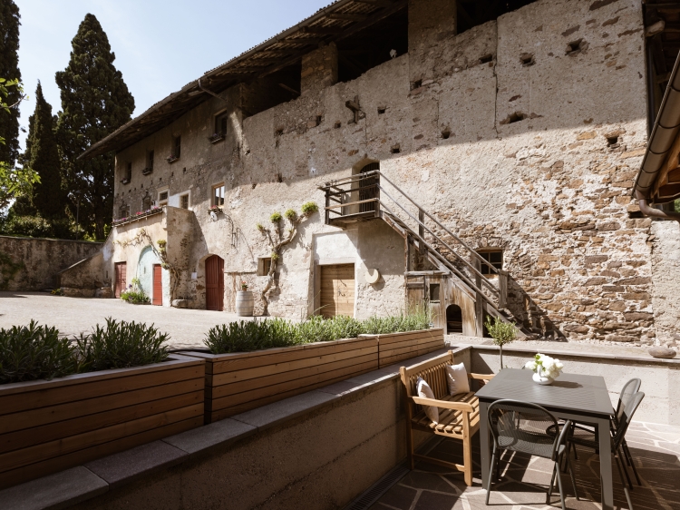 Main house with patio, Ansitz Pastreinbach, Südtirol/Italien, Secretplaces
