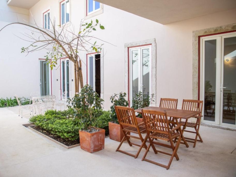 Terraza privada del apartamento de 2 dormitorios en el nivel del patio de Casa René