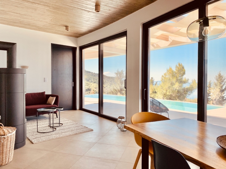 hermosa villa de vacaciones con piscina en grecia