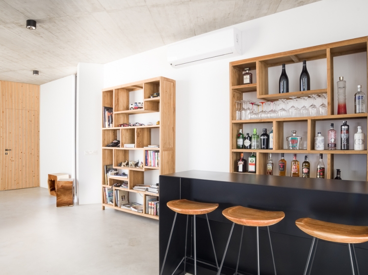 bar