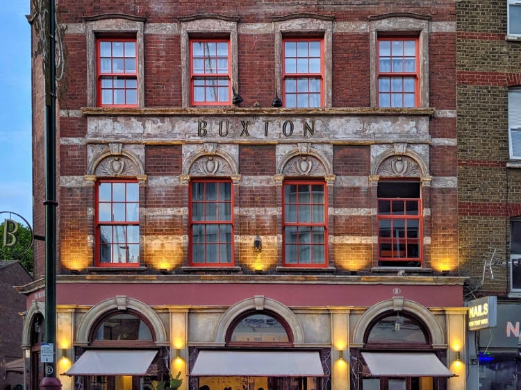 THE BUXTON hotel len ondres pub con encanto