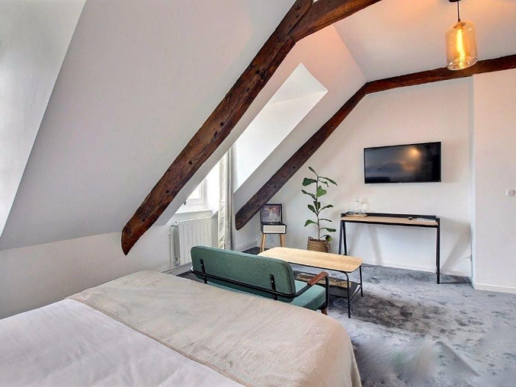 bedroom tv, artefact lamballe france, secretplaces