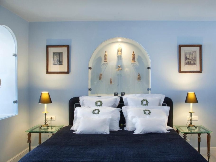 The Tsitouras Collection, doble
