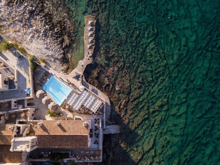 Kyrimai Hotel el mejor hotel romántico de lujo sobre el mar en Mani