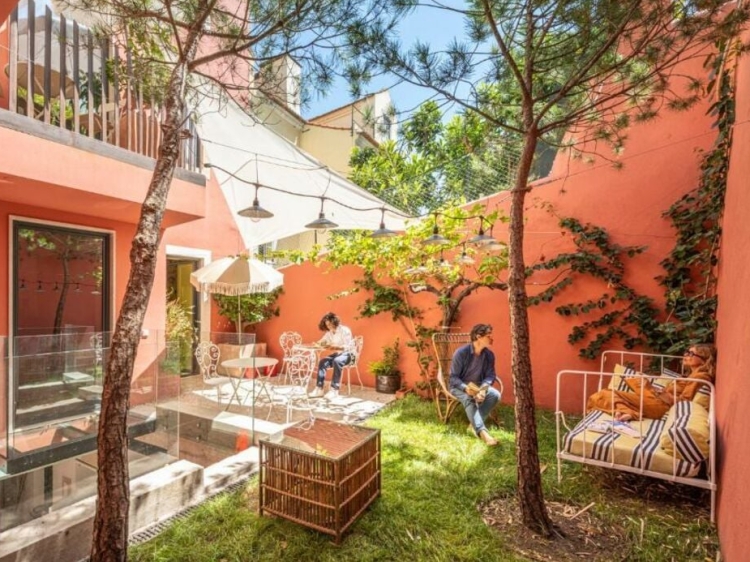 outside garden, toctoctoc lisboa, secretplaces, portugal, bed and breakfast