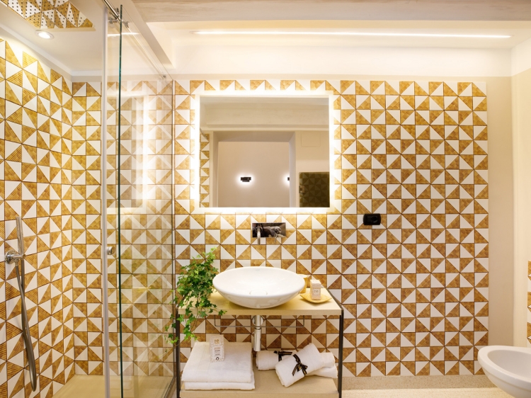 bathroom, majolica tiles, melrose napoli, italy, secretplaces