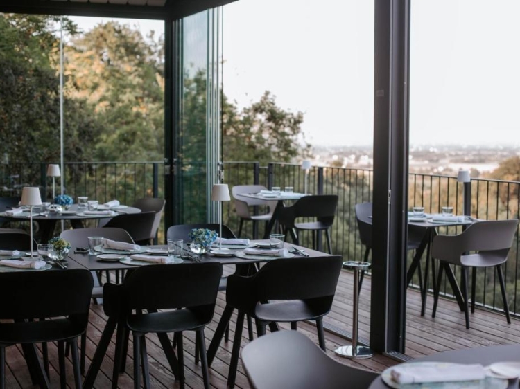 Restaurante del hotel Relais Roncolo1888 en Emila Romana, Italia