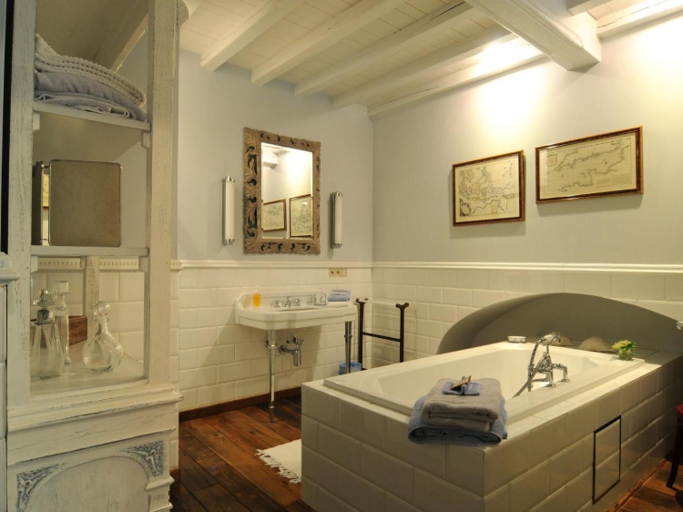 Cuarto de baño en la Pensión Exclusiva Número 11 Brujas Romántica