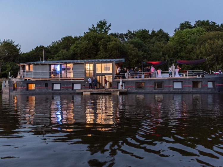 La Rivière House - Péniche Carpe Diem boutique hotel en nantes