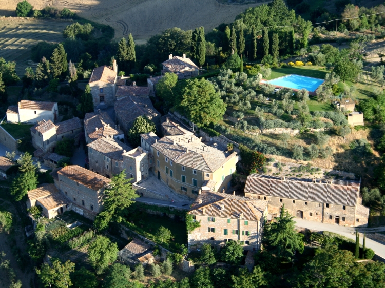 Borgo Lucignanello Bandini en Toscna con casas para alquilar con encanto