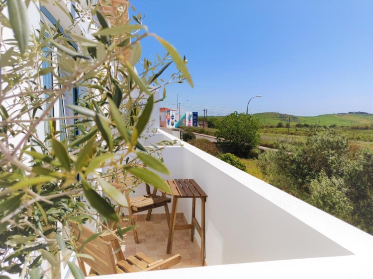 Terraza con vistas al campo en el B&B Pure Fonte Velha Algarve