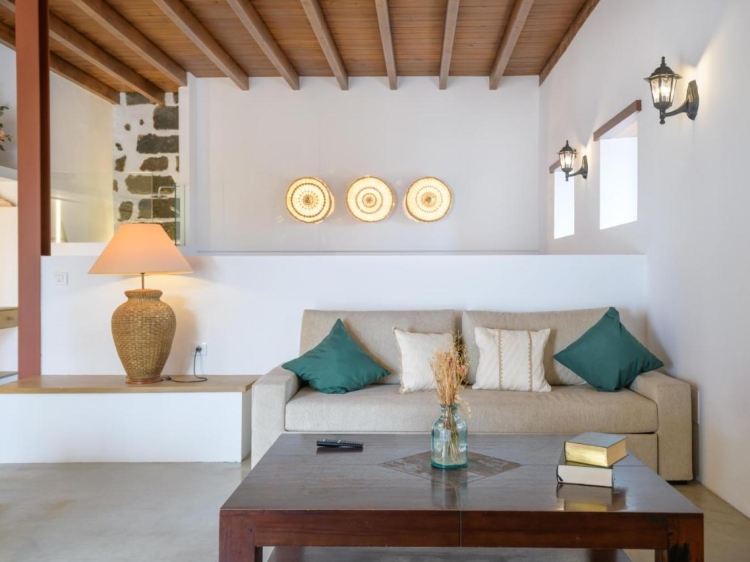 Acogedora sala de estar en las casas de vacaciones ecológica Finca de la Geria en Lanzarote