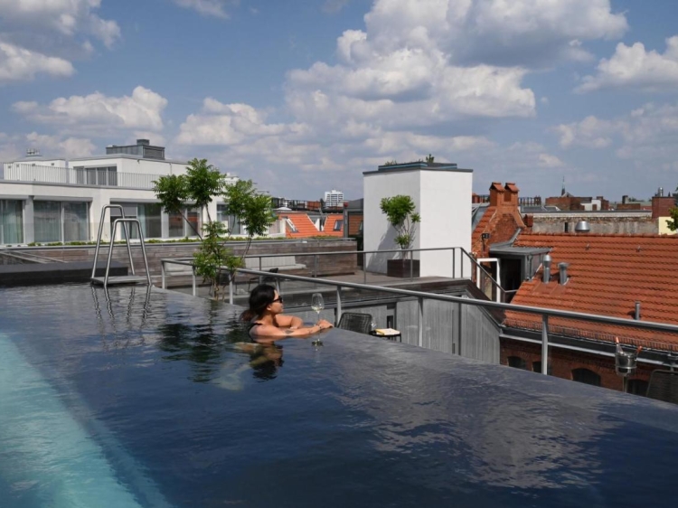 Piscina del hotel boutique Wilmina de Berlín