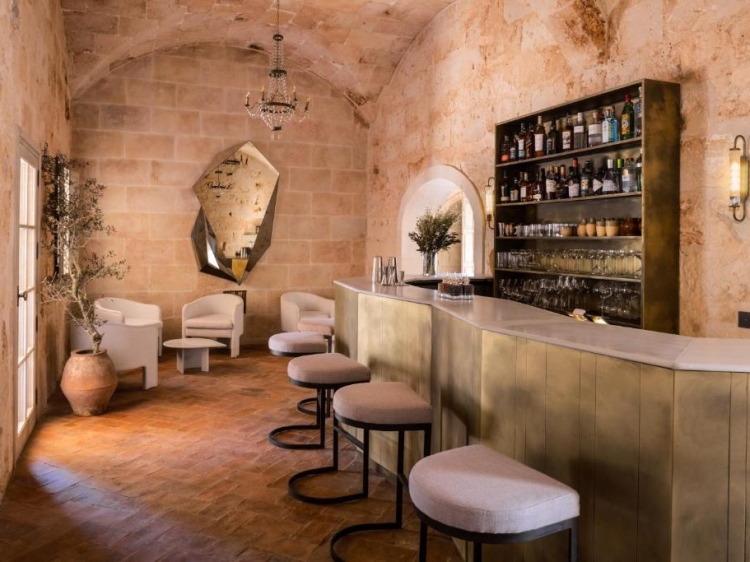 Barra de bar con encanto. Vestige Son Vell. Menorca, Islas Baleares.