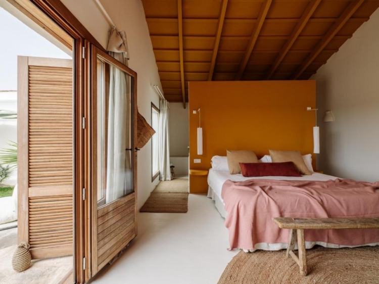 Habitación doble con jardín. Amagatay Menorca. Hotel con encanto en el campo. Piscina exterior. Islas Baleares. Vacaciones sólo adultos. 