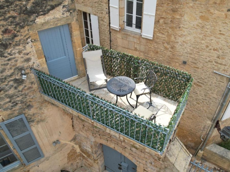 Hotel Le Petite Manoir en Sarlat-la-Canéda, Francia. Hotel agradable, exclusivo y tradicional. Habitaciones de lujo y piscina. 