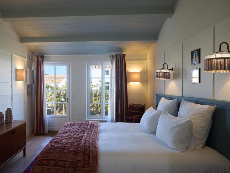 Suite del hotel con spa La Mission L'Ile d'Yeu, Francia. Mejores hoteles con piscina. Vacaciones en familia. Hotel exclusivo. 