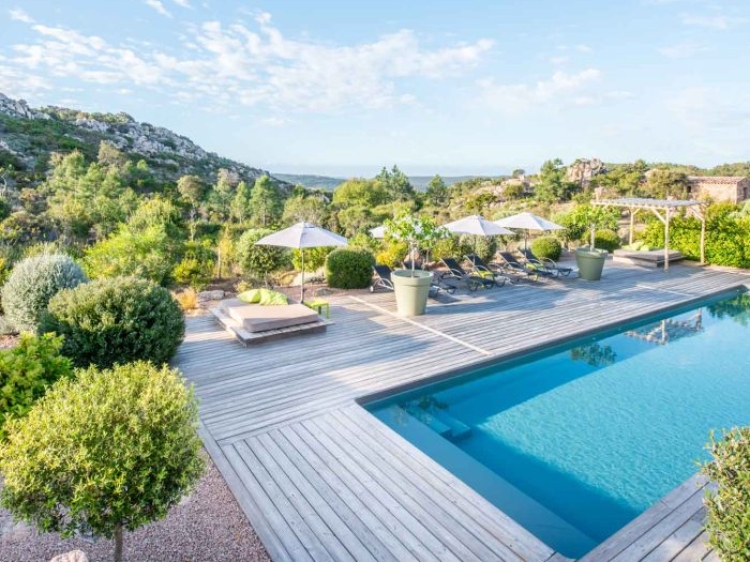 Hôtel Les Chambres de Mila. Hotel boutique en la isla de Bonifacio, Córcega, Francia. Hotel con encanto y piscina. Vacaciones en familia. 