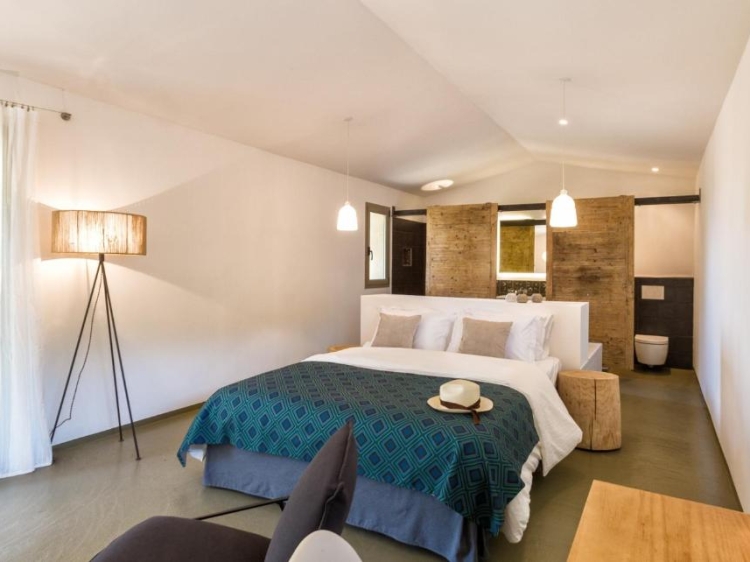 Hôtel Les Chambres de Mila. Hotel boutique en la isla de Bonifacio, Córcega, Francia. Hotel con encanto y piscina. Vacaciones en familia. 