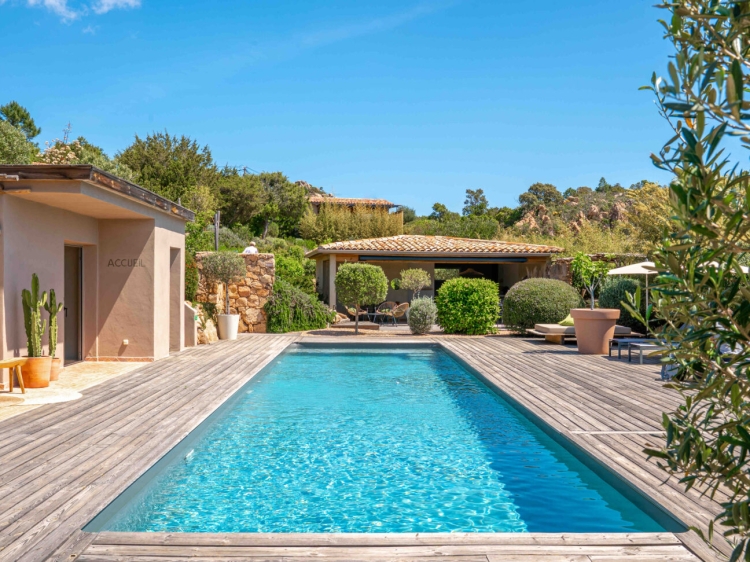 Hôtel Les Chambres de Mila. Hotel boutique en la isla de Bonifacio, Córcega, Francia. Hotel con encanto y piscina. Vacaciones en familia. 