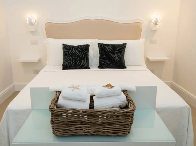 CSA - Corte Sant'Angelo - Suite Monopoli Bari. Encantador aparthotel en Bari. Habitación con cocina americana. Hoteles para familias. Los mejores hoteles en el centro de Monopoli. Vacaciones en Bari.  