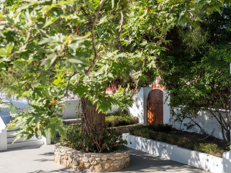 Casa Montzo B&B, un pequeño hotel frente a la playa en Kateleios, Cefalonia.