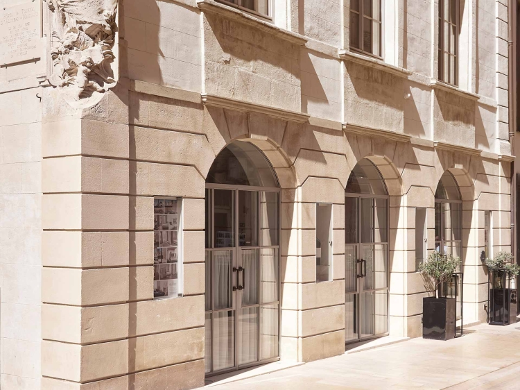 Hôtel et Restaurant de Tourrel: hotel boutique con restaurante gourmet en pleno centro histórico de Saint-Rémy-de-Provence, ideal para una escapada exclusiva en la Provenza.