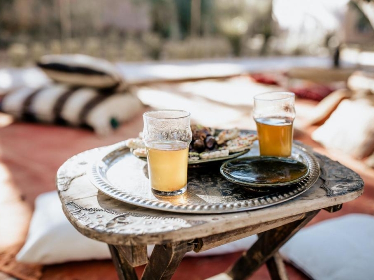 L’Ma Lodge es un auténtico riad romántico ubicado en el corazón de la palmeraie de Skoura. Rodeado de más de 300 palmeras y jardines cuidados, ofrece un ambiente íntimo y relajante.