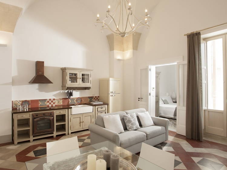 B&B Mantatelur Colores sutiles, suelos de madera, textiles lujosos, muebles de diseñador, iluminación con estilo.          Ask ChatGPT