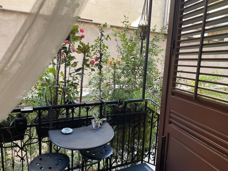 Apartamento boutique en un palacio Art Nouveau de Palermo. Con suelos originales, patio privado y un diseño cuidado, se ubica en el elegante barrio Libertà, a 15 minutos a pie del centro histórico. Un refugio urbano discreto y bien conectado.