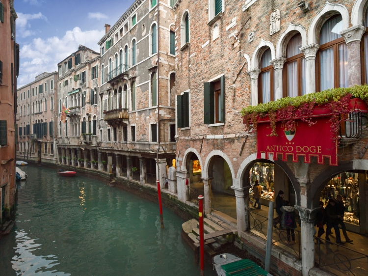 Hotel Antico Doge mejor hermoso y pequeño hotel en Venecia edificio con encanto